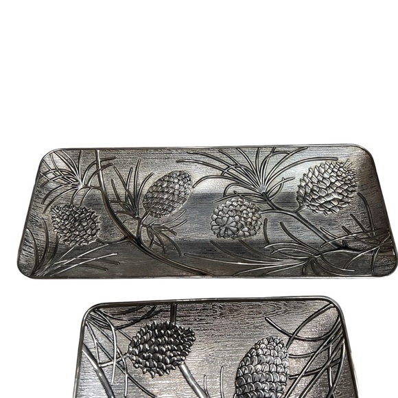 Godinger Silver Art Co. set of 2 Pinecone Wilderness Holiday trays - Picture 5 of 11